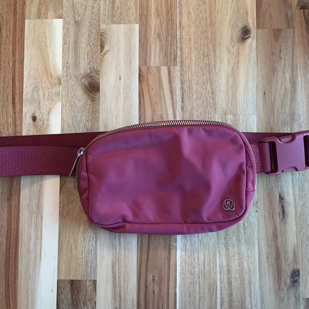 Lululemon Everywhere Belt Bag